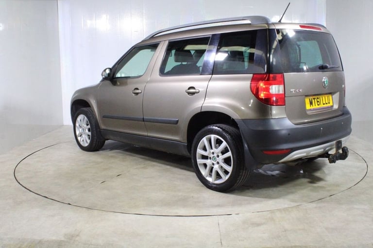 2012 61 SKODA YETI 2.0 TDI ELEGANCE SUV 5DR DIESEL DSG 4WD EURO 5 (140 PS) DIESE