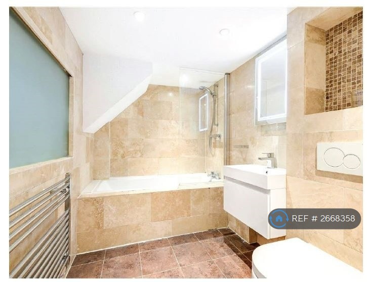 1 bedroom flat in Sinclair Gardens, London, W14 (1 bed) (#2668358)