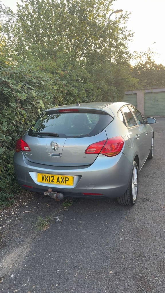 Vauxhall, ASTRA, Hatchback, 2012, Manual, 1598 (cc),5 doors - Image 2