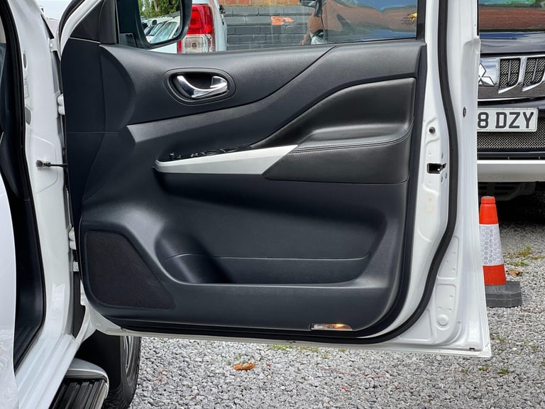 2018 Nissan Navara 2.3 dCi Tekna 4WD Euro 6 (s/s) 4dr PICK UP Diesel Manual
