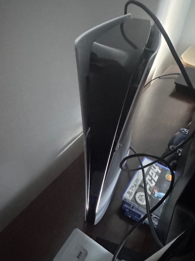 Ps5 digital edition 1TB with 2 controllers and charging dock