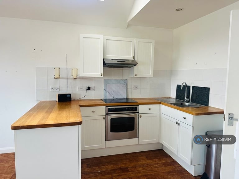 3 bedroom house in Marsh Road, Cowes, PO31 (3 bed) (#2589114)