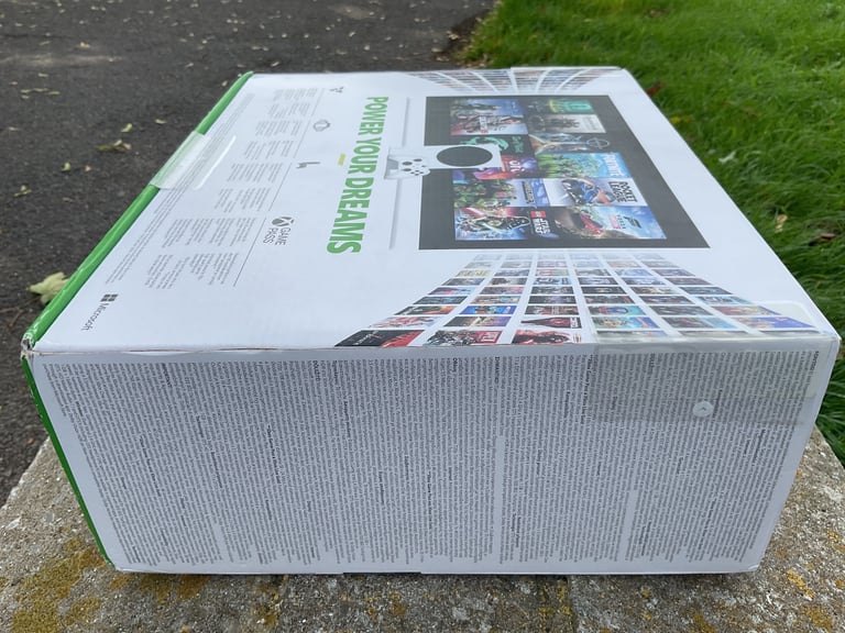 Microsoft White Xbox Series S 512GB Digital Console Bundle - New & Sealed.