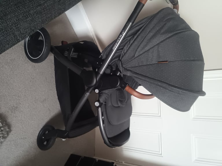 Maxi Cosi Adorra 3 in 1 travel system.