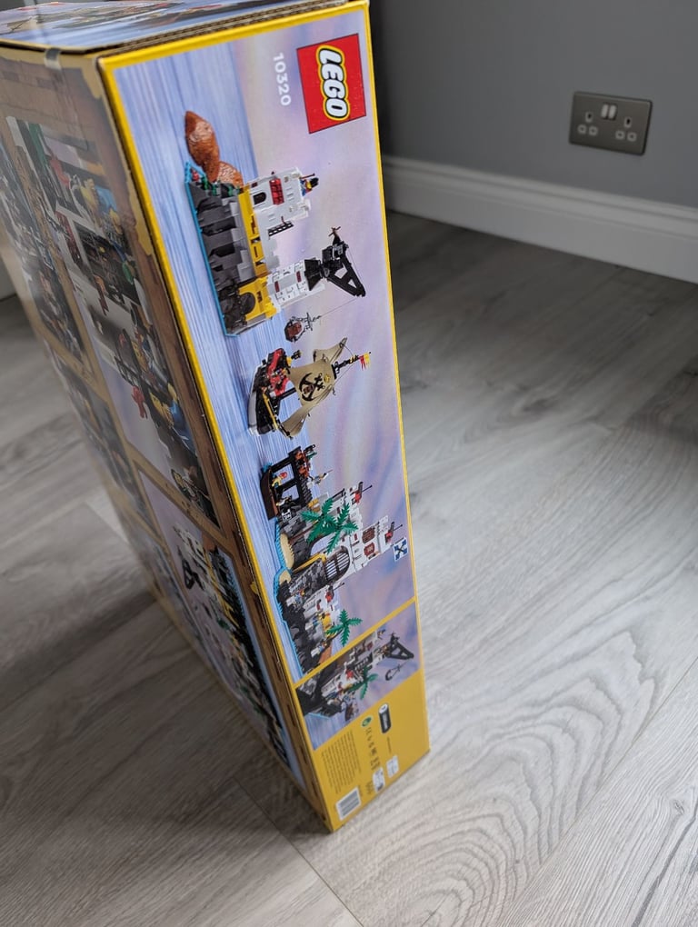 LEGO 10320 Eldorado Fortress at RRP 