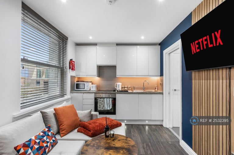 1 bedroom flat in Windsor Court, Brighton, BN1 (1 bed) (#2532395)