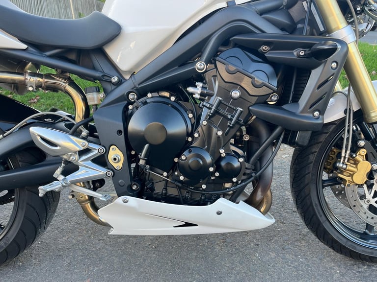 TRIUMPH STREET TRIPLE 675, 2010(10), 10,825 MILES, FSH, EXTRAS, SUPERB, £3695