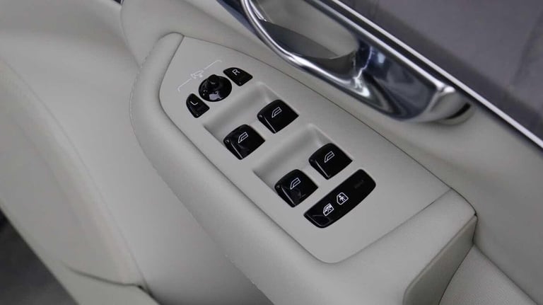 2025 Volvo XC90 T8 AWD PHEV Ultra Dark (Blond, Sunroof, Bowers &amp; Wilkins, 360 Camera) ESTATE ...
