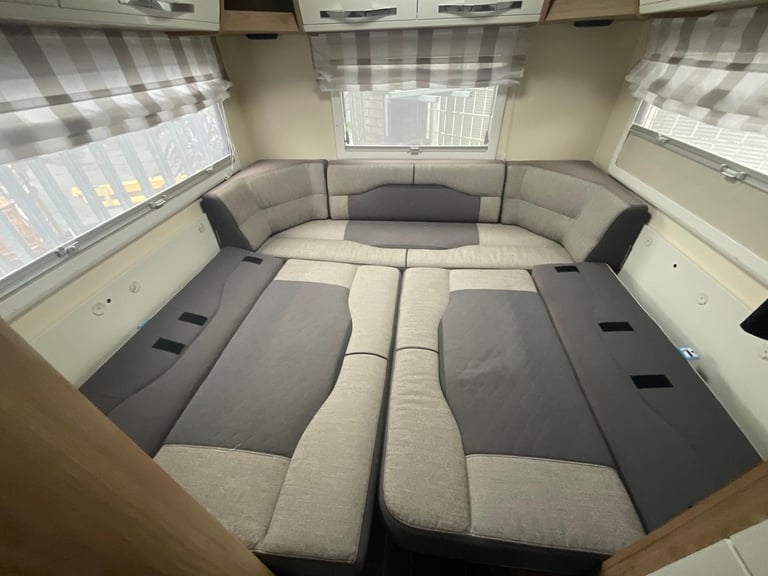 Rollerteam 746, 2020, 5K miles, 6 Berth, 6 Belts