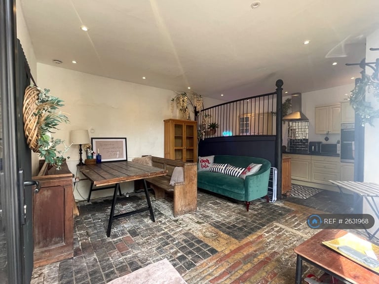 3 bedroom house in Wellington Place, Sandgate, CT20 (3 bed) (#2631968)