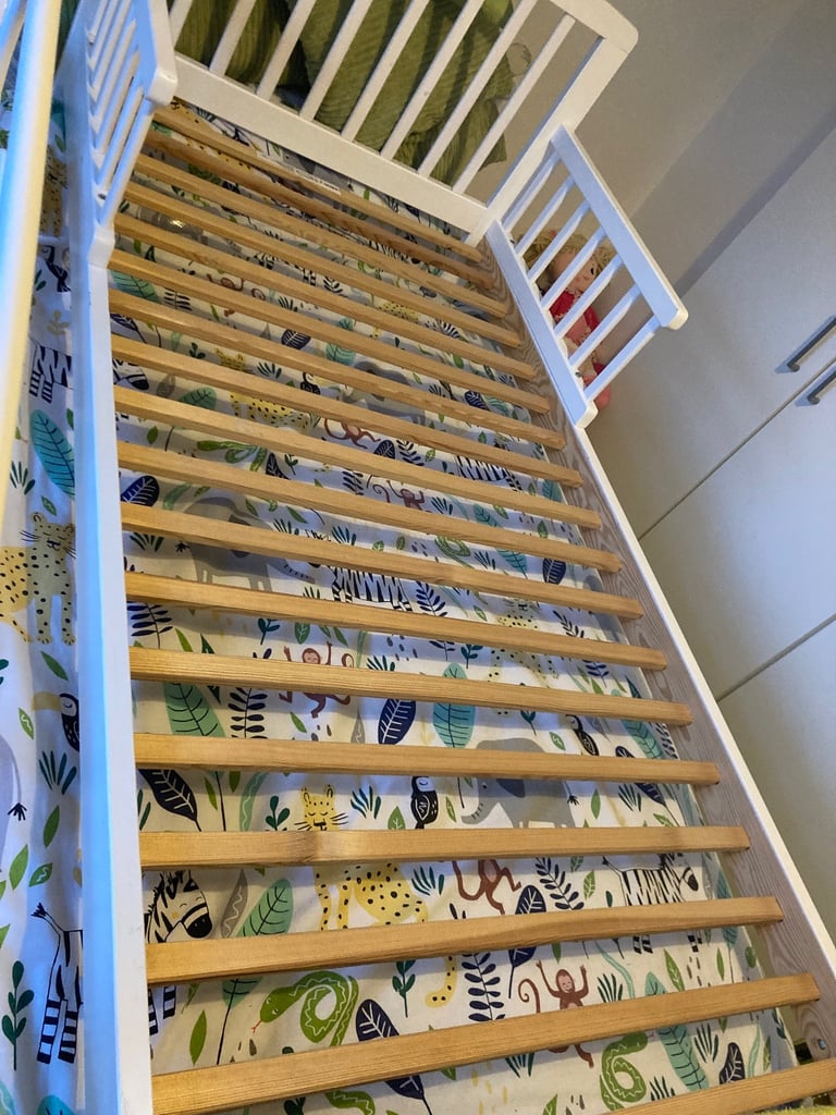 Wooden toddler bed & mattress