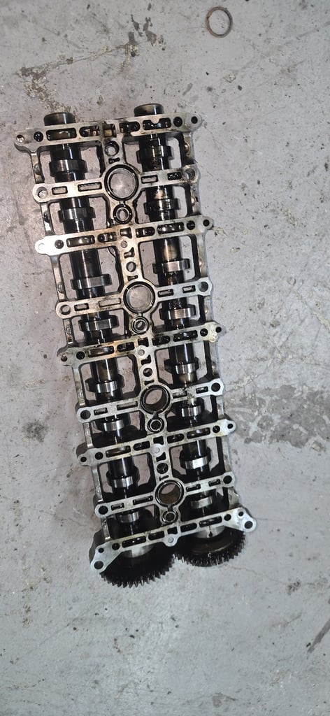 CAMSHAFTS AND CARRIER 2.0