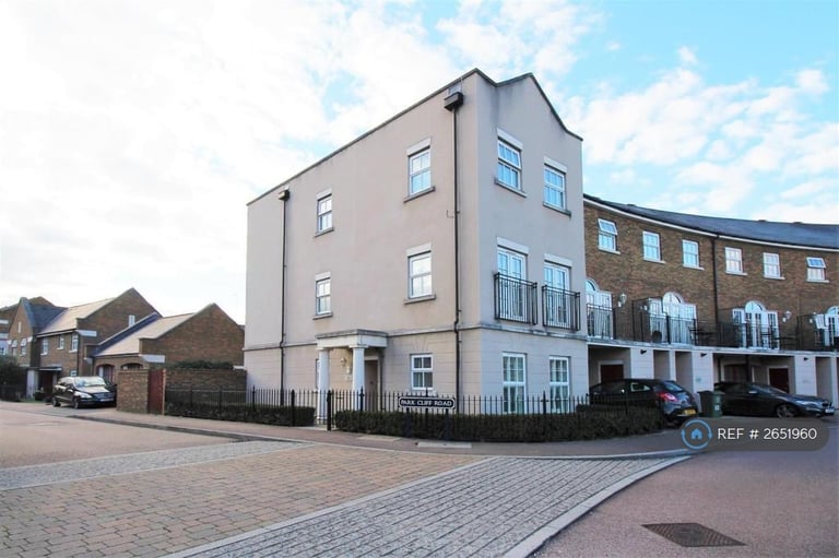 image for 4 bedroom house in Park Cliff Road, Greenhithe, DA9 (4 bed) (#2651960)