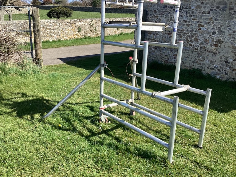 Scaffold tower podium  