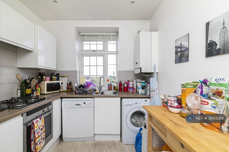 2 bedroom flat in Sidmouth Road, London, NW2 (2 bed) (#2643268)