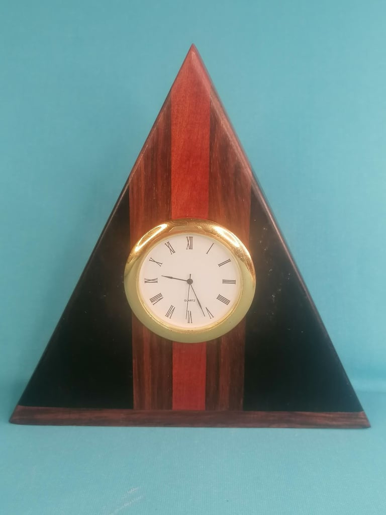 Vintage Desk Wooden Piramid Clock 6-inch height.. (need put battery).. As seen.