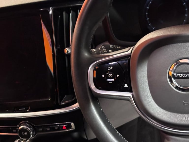 2019 19 VOLVO V60 CROSS COUNTRY 2.0 D4 PLUS ESTATE 5DR DIESEL AUTO AWD EURO 6 (S