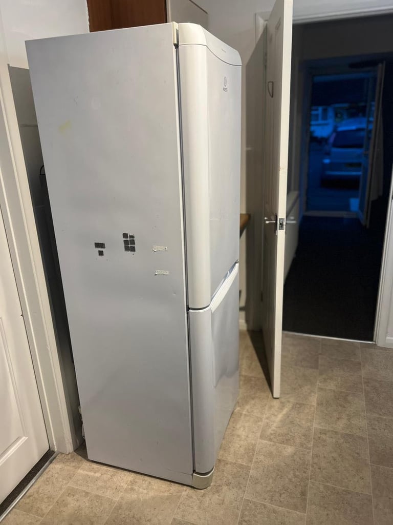 Fridge freezer for £140(we can deliver)