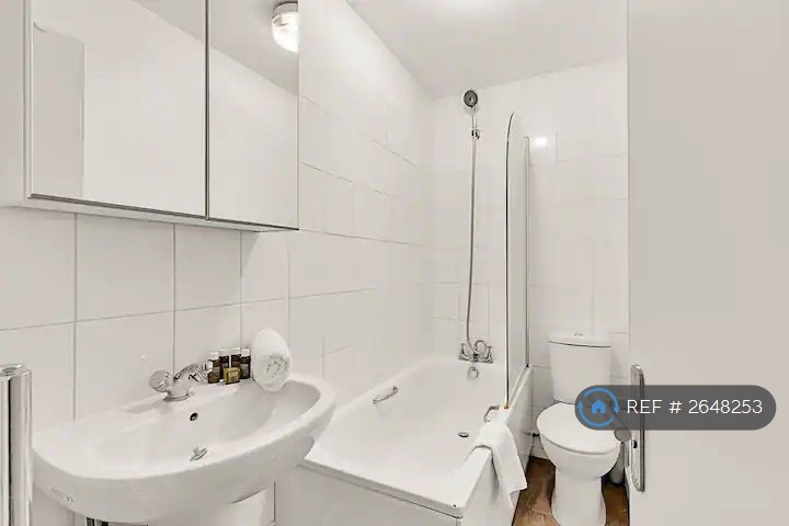 3 bedroom flat in The Vale, London, W3 (3 bed) (#2648253)