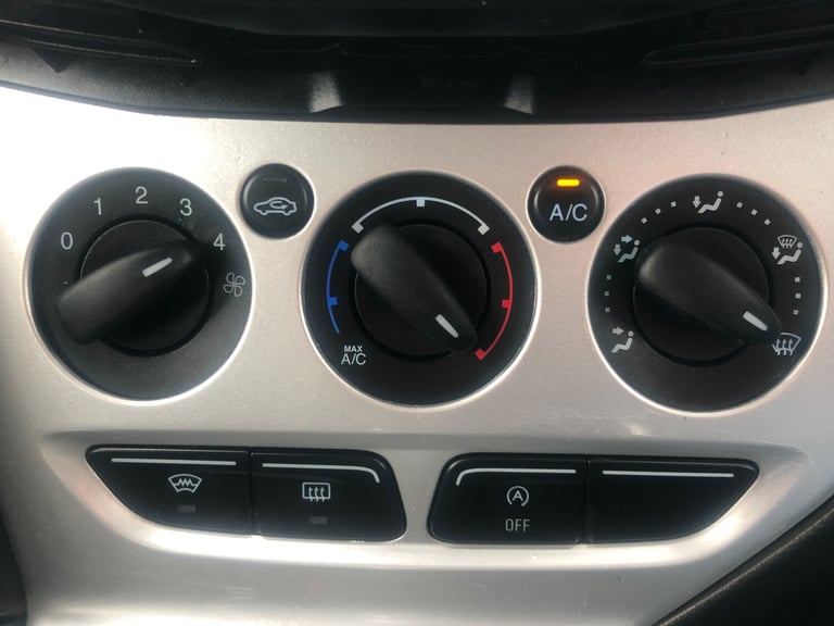 2014 Ford Focus 1.6 TDCi 115 Zetec Navigator 5dr ESTATE Diesel Manual