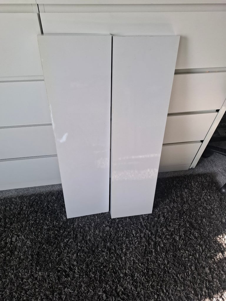 image for 4 x white shelves 