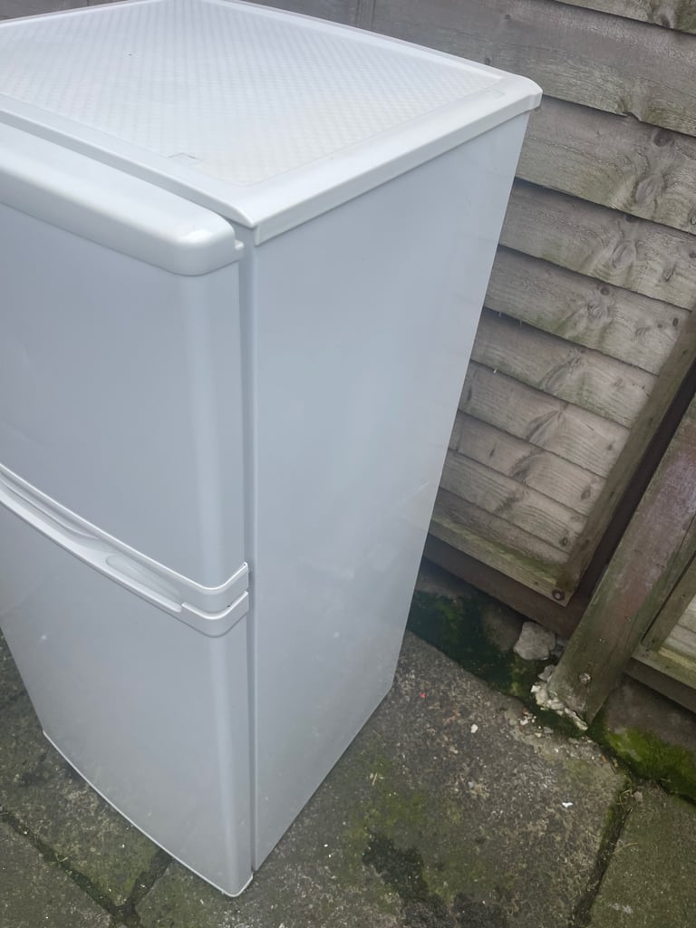 ESSENTIAL FRIDGE FREEZER FREE DELIVERY 🚚 