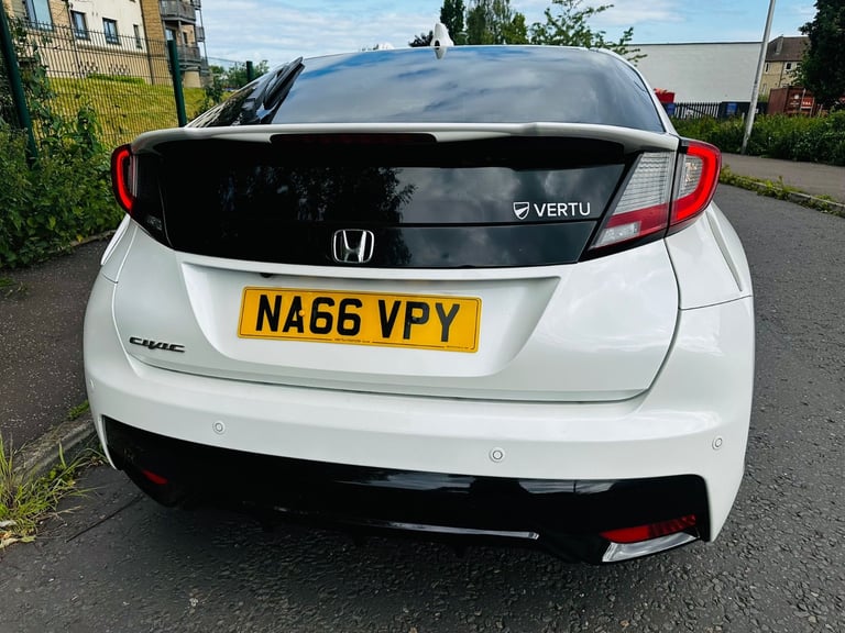 Great Condition Pearl-scent white Honda Civic 2016 5 doors
