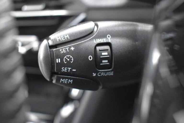 2021 Peugeot 208 1.2 PureTech Allure Hatchback 5dr Petrol EAT Euro 6 (s/s) (130 ps) HATCHBACK Pet...