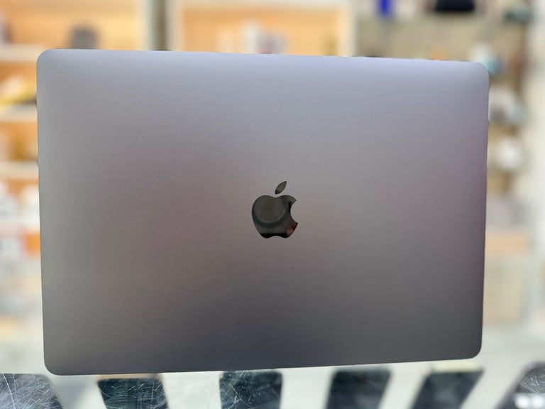 MacBook Air M1 (8-CPU 7-GPU) 8GB Ram 256GB SSD 13"