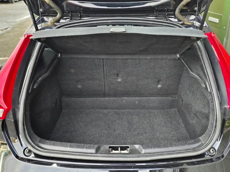 2017 Volvo V40 2.0 D2 R-Design Nav Plus Hatchback 5dr Diesel Manual Euro 6 (s/s) (120 ps) Hatchba...