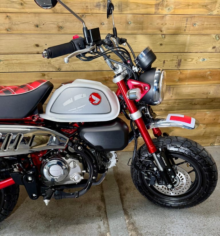 Honda Z 125 Monkey Bike / 2023 model / JUST 326 MILES!