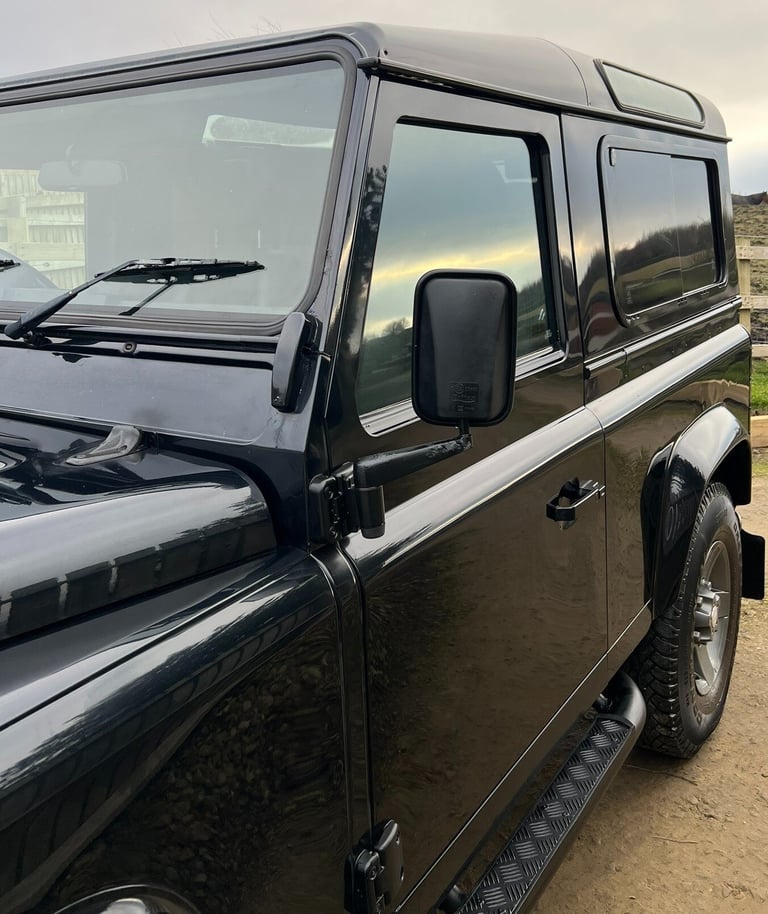 2011 - 61 Land Rover Defender 90 2.2 TDCi XS 4WD SWB Euro 5 WINDOW VAN Diesel