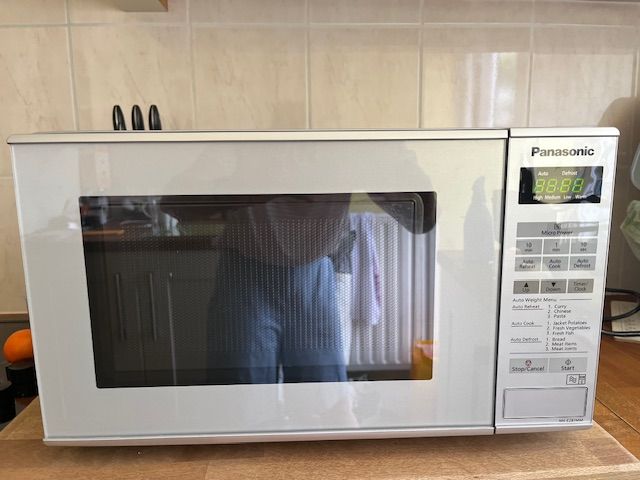 Panasonic Microwave Oven - Like New - RRP £100