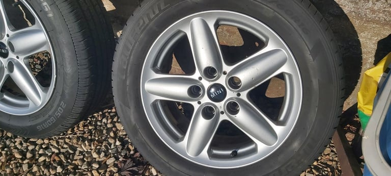 FOUR MINI COUNTRYMAN 16 INCH ALLOYS 205/60 TYRES