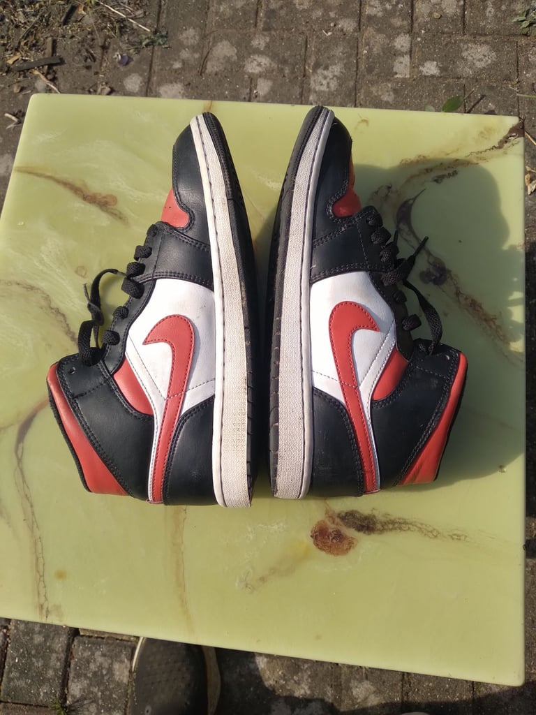 NIKE TRAINERS FOR MEN OR WOMEN 