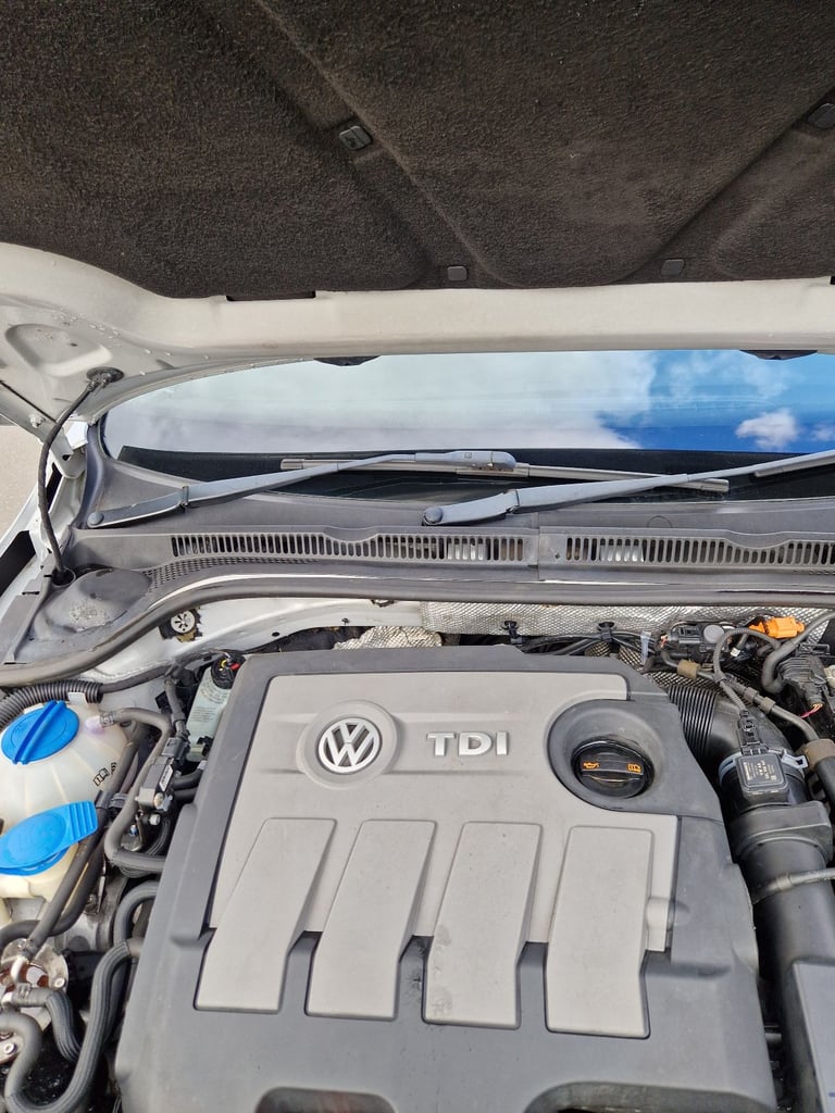 Volkswagen, JETTA, Saloon, 2011, Manual, 1598 (cc), 4 doors
