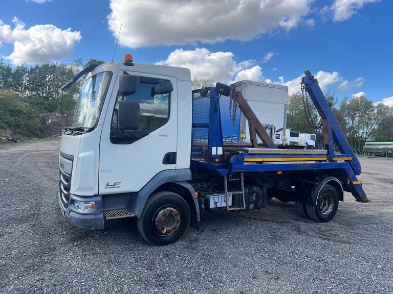 DAF TRUCKS LF 180 10 TONNE HYVA SKIP LOADER , MANUAL, 3 SEATS , TIDY