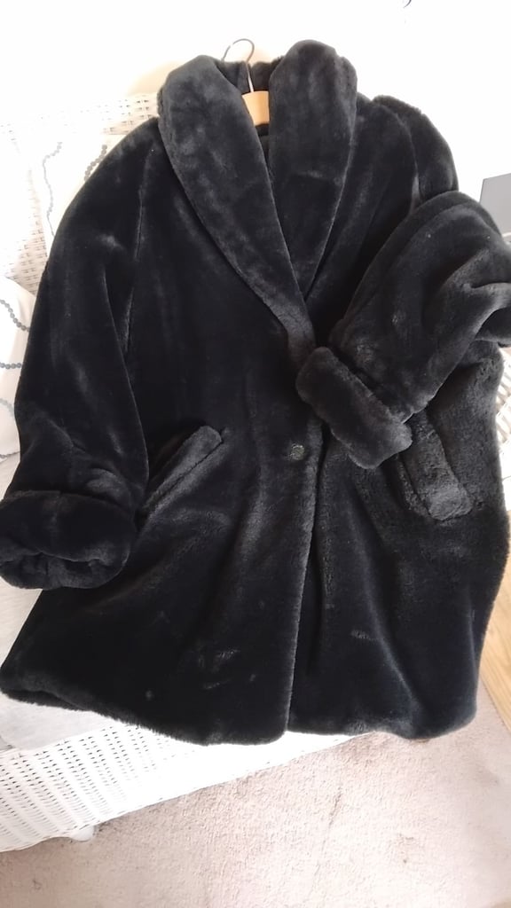 image for Ladies faux fur coat size 10/14