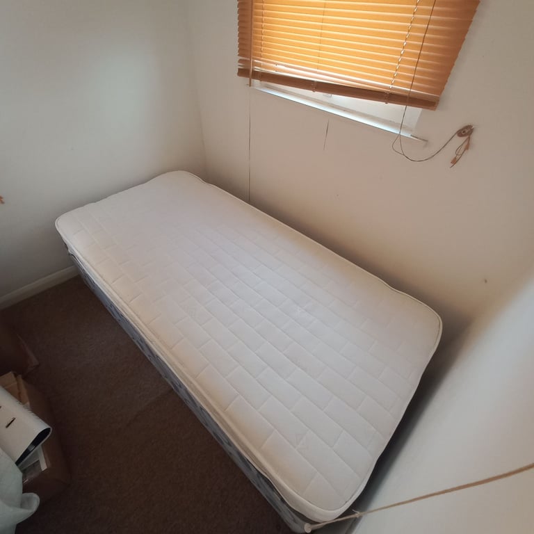 Single bed with mattress 