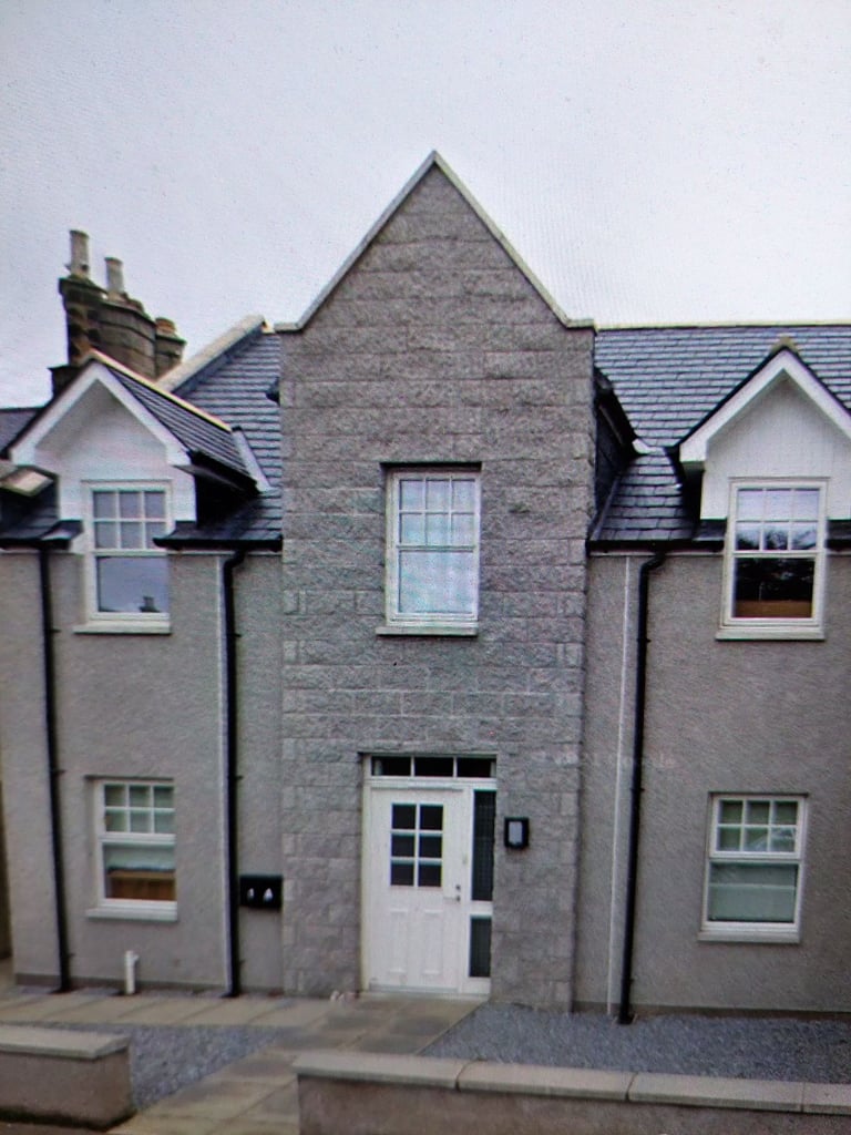 2 bed flat in Huntly