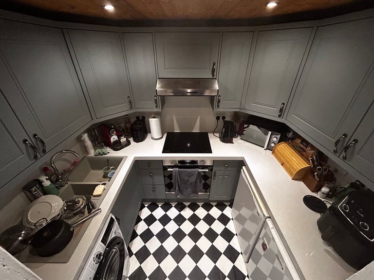 Student flatmate wanted