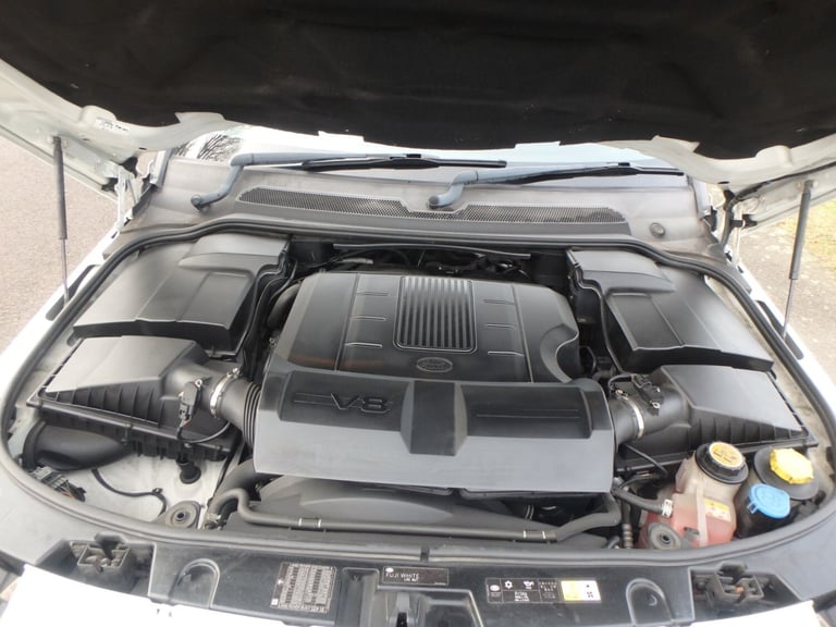 2011 Land Rover Discovery 4  5.0 V8 Petrol Automatic ... 7 Seater 4x4 Petrol Automatic