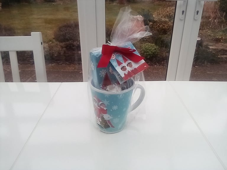 Brand new Christmas mug with hot chocolate drink mix with vanilla marshmallows set.
