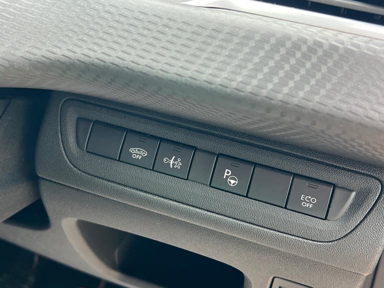 PEUGEOT 208 1.2 PureTech Tech Edition White Manual Petrol 2019