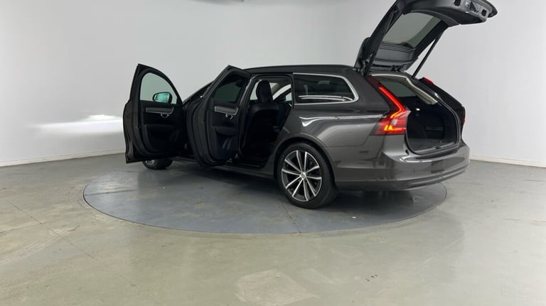 2021 Volvo V90 Momentum, B4 mild hybrid Estate Petrol Automatic