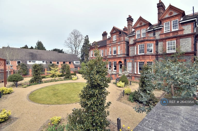 2 bedroom flat in Allcroft Road, Reading, RG1 (2 bed) (#2640954)