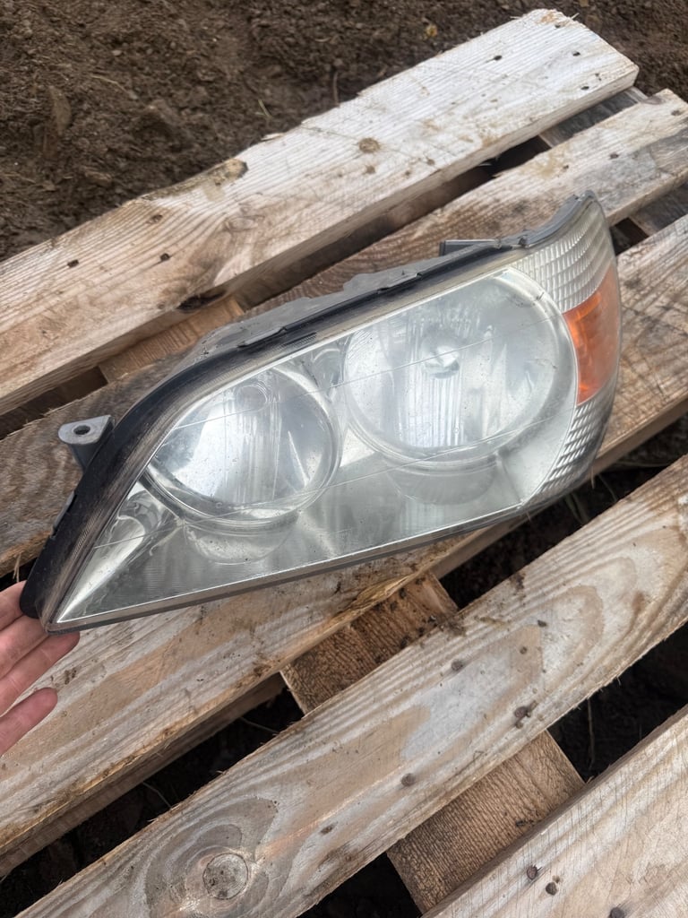 image for Lexus Is200 Passenger Headlight 