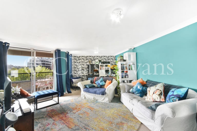 image for 2 bedroom flat in Hooper Square, Aldgate, London, E1