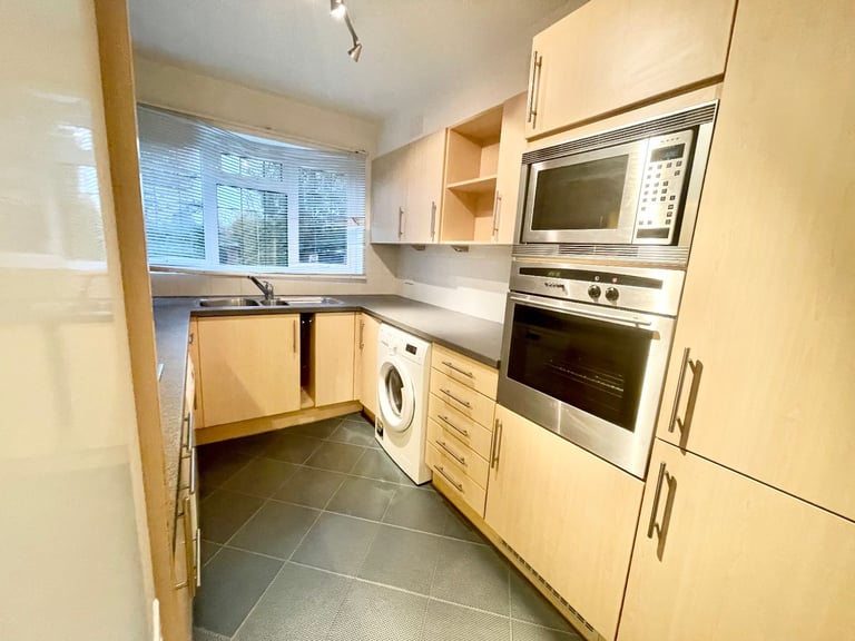 For Rent Spacious Ground-Floor Apartment – Westfield Park, Hatch End