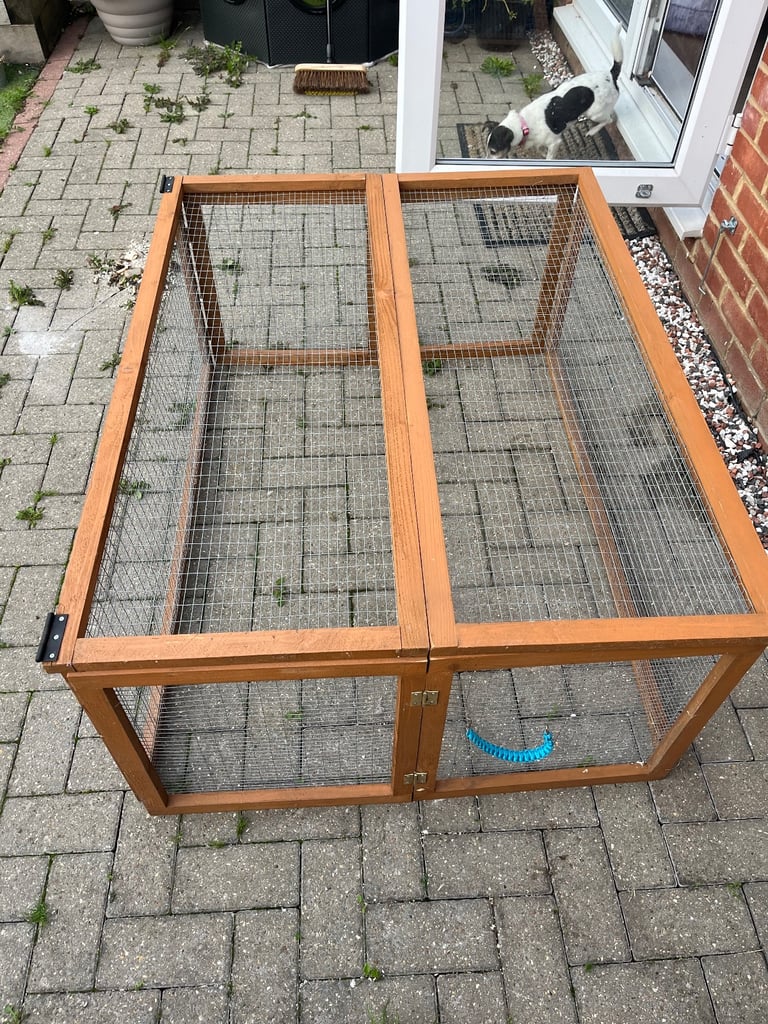 Foldable rabbit/guinea pig run